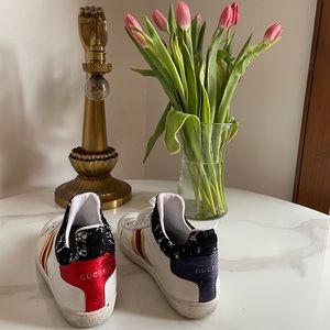 Gucci leather and lace high top sneakers in very good condition